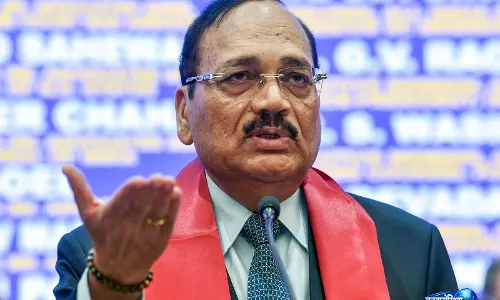 CJI सूर्यकांत बोले- समय पर न्याय के लिए बेंच और बार को मिलकर काम करना होगा CJI सूर्यकांत बोले- समय पर न्याय के लिए बेंच और बार को मिलकर काम करना होगा
