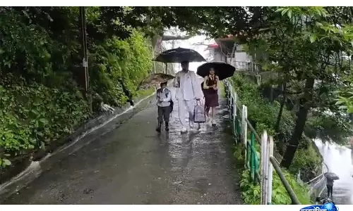 Himachal में भारी बारिश से जनजीवन प्रभावित, 69 सड़कें और 80 जल योजनाएं ठप Himachal में भारी बारिश से जनजीवन प्रभावित, 69 सड़कें और 80 जल योजनाएं ठप
