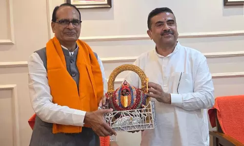 मुख्यमंत्री सुवेंदु अधिकारी ने केंद्रीय मंत्री शिवराज सिंह चौहान से की मुलाकात मुख्यमंत्री सुवेंदु अधिकारी ने केंद्रीय मंत्री शिवराज सिंह चौहान से की मुलाकात