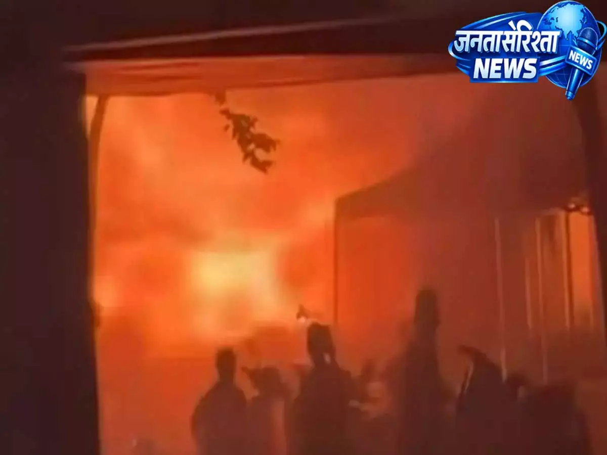 बैंकॉक पब में भीषण आग का दर्दनाक वीडियो, दहशत में चीखते-भागते दिखे लोग बैंकॉक पब में भीषण आग का दर्दनाक वीडियो, दहशत में चीखते-भागते दिखे लोग