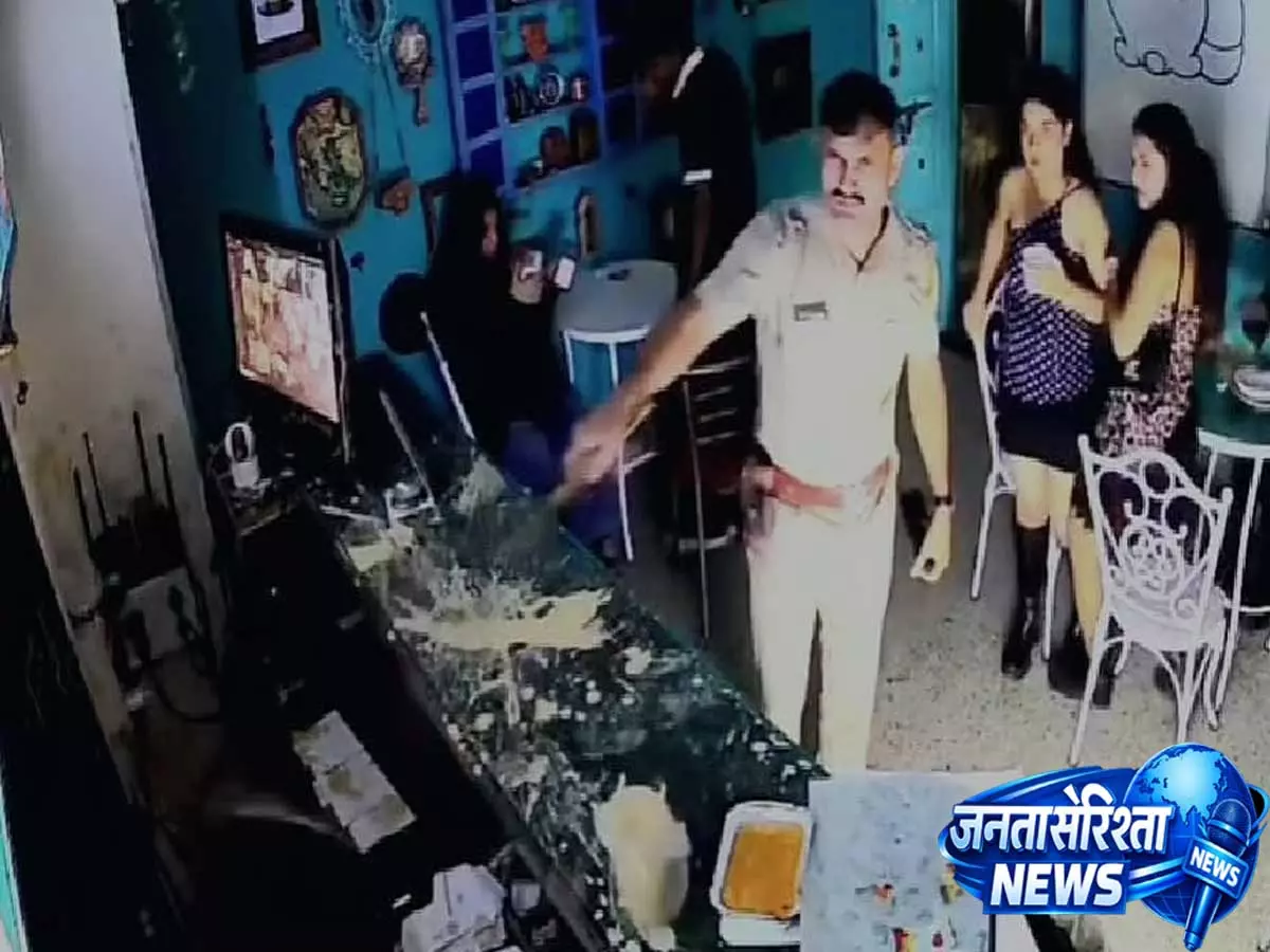 Pune: छापे के दौरान बर्तन तोड़ने वाले वायरल PSI को जांच के बाद मिली बहाली Pune: छापे के दौरान बर्तन तोड़ने वाले वायरल PSI को जांच के बाद मिली बहाली