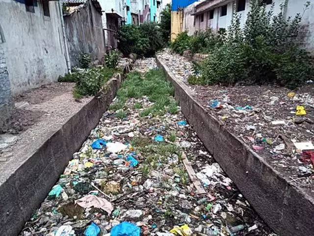 मदुरै में मानसून से पहले नहरों की सफाई और चौड़ीकरण की मांग तेज मदुरै में मानसून से पहले नहरों की सफाई और चौड़ीकरण की मांग तेज