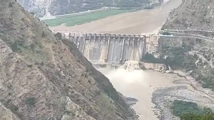 Jammu: प्रशासन ने किया अलर्ट जारी, सलाल डैम के गेट खुलने से बढ़ेगा चिनाब का जलस्तर Jammu: प्रशासन ने किया अलर्ट जारी, सलाल डैम के गेट खुलने से बढ़ेगा चिनाब का जलस्तर