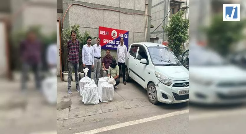 अवैध शराब कारोबार का भंडाफोड़, कार से सप्लाई करने वाला आरोपी गिरफ्तार अवैध शराब कारोबार का भंडाफोड़, कार से सप्लाई करने वाला आरोपी गिरफ्तार