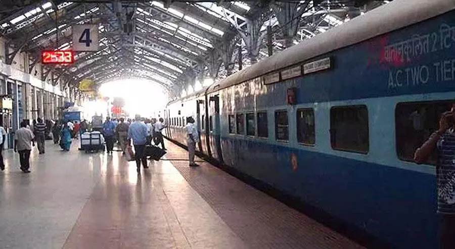 Kota: सवाई माधोपुर स्टेशन पर रेलवे का बड़ा अभियान, 40 बेटिकट यात्री पकड़े Kota: सवाई माधोपुर स्टेशन पर रेलवे का बड़ा अभियान, 40 बेटिकट यात्री पकड़े