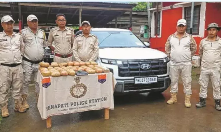 Manipur: सेनापति में लावारिस SUV से 49.5 kg संदिग्ध अफीम बरामद Manipur: सेनापति में लावारिस SUV से 49.5 kg संदिग्ध अफीम बरामद