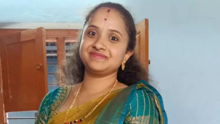 Bengaluru: नवविवाहिता ने लगाई फांसी, सुसाइड नोट में मां के नाम भावुक संदेश Bengaluru: नवविवाहिता ने लगाई फांसी, सुसाइड नोट में मां के नाम भावुक संदेश