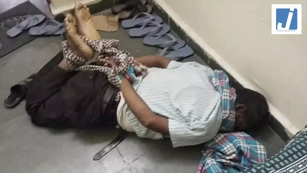 चौकीदार की हत्या करके 4 नाबालिग बाल संप्रेक्षण गृह से फरार, मच गया हड़कंप, गहन जांच कर रही पुलिस चौकीदार की हत्या करके 4 नाबालिग बाल संप्रेक्षण गृह से फरार, मच गया हड़कंप, गहन जांच कर रही पुलिस