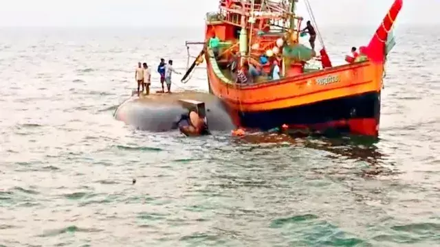 South 24 Parganas: पश्चिम बंगाल तट पर बड़ा हादसा, छह मछुआरों की तलाश में जुटी टीमें South 24 Parganas: पश्चिम बंगाल तट पर बड़ा हादसा, छह मछुआरों की तलाश में जुटी टीमें