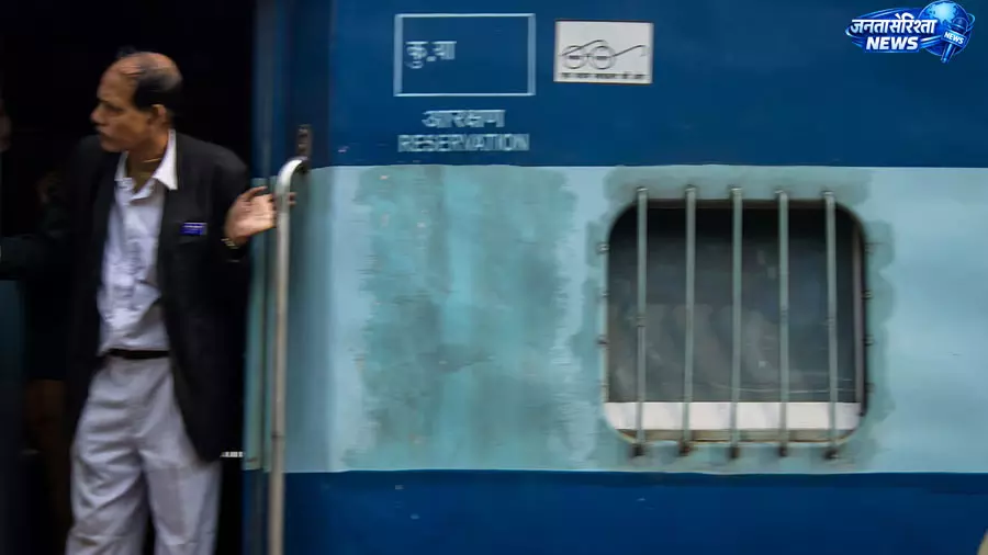खाली सीटों की अवैध बिक्री पर HC सख्त, रेलवे को चेतावनी खाली सीटों की अवैध बिक्री पर HC सख्त, रेलवे को चेतावनी