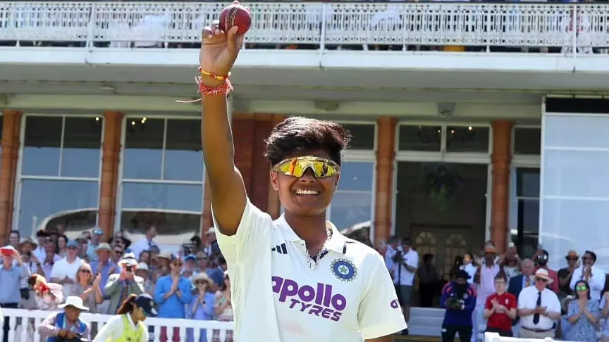 लॉर्ड्स के बोर्ड पर चमका भारतीय बेटियों का नाम, शास्त्री बोले- गर्व का पल लॉर्ड्स के बोर्ड पर चमका भारतीय बेटियों का नाम, शास्त्री बोले- गर्व का पल