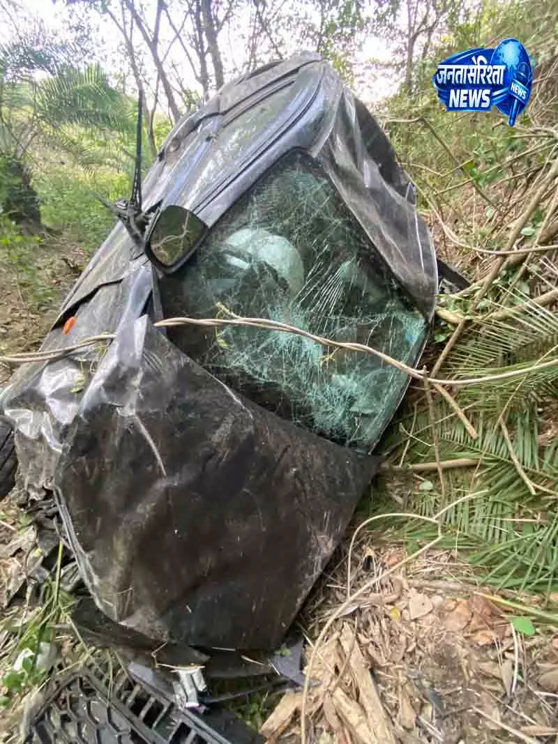 Kangra में ढहता ढांचा और आवारा मवेशी बने खतरा Kangra में ढहता ढांचा और आवारा मवेशी बने खतरा