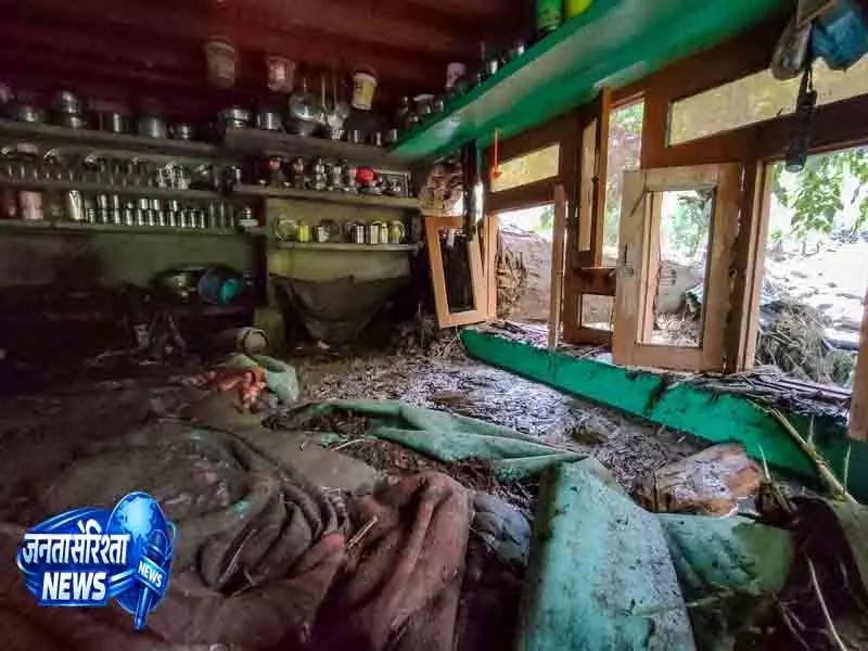 भारी बारिश से Pahalgam में बाढ़; होटल, घर जलमग्न भारी बारिश से Pahalgam में बाढ़; होटल, घर जलमग्न