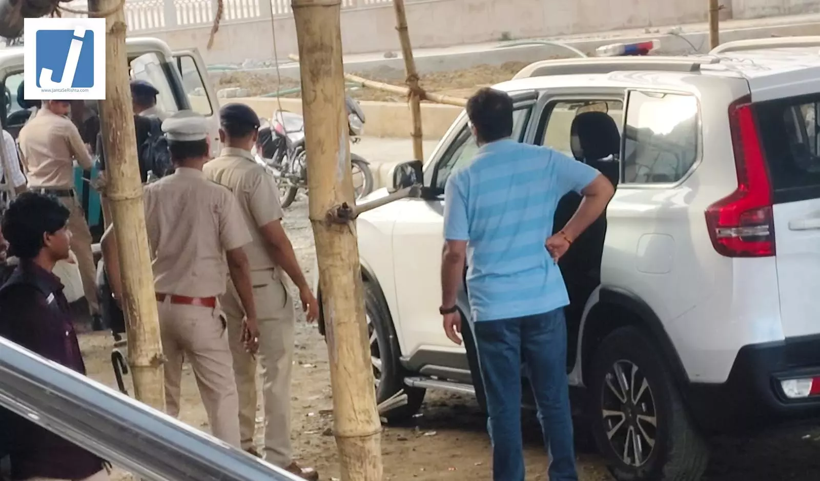 बहुचर्चित नौगई तिहरा हत्याकांड, CBI की टीम मौके पर पहुंची, जांच ने पकड़ी रफ्तार बहुचर्चित नौगई तिहरा हत्याकांड, CBI की टीम मौके पर पहुंची, जांच ने पकड़ी रफ्तार