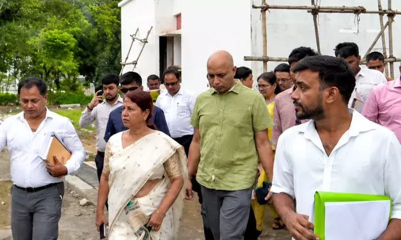 Assam में अजंता नियोग ने वृद्धाश्रम का किया निरीक्षण Assam में अजंता नियोग ने वृद्धाश्रम का किया निरीक्षण
