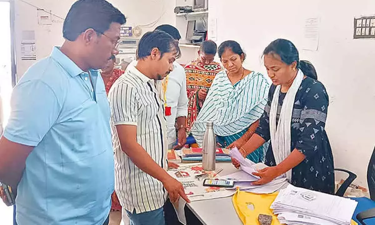 JC ने मतदाता सूची पुनरीक्षण अभियान में तेजी और सटीकता लाने का आदेश दिया JC ने मतदाता सूची पुनरीक्षण अभियान में तेजी और सटीकता लाने का आदेश दिया