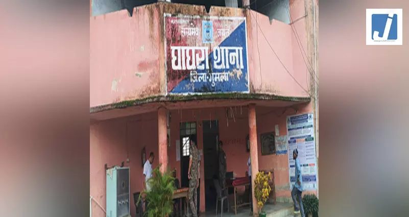 पंचायत ने बच्ची से दुष्कर्म का मामला दबाकर आरोपी से वसूला जुर्माना और कर ली शराब-मटन की पार्टी पंचायत ने बच्ची से दुष्कर्म का मामला दबाकर आरोपी से वसूला जुर्माना और कर ली शराब-मटन की पार्टी