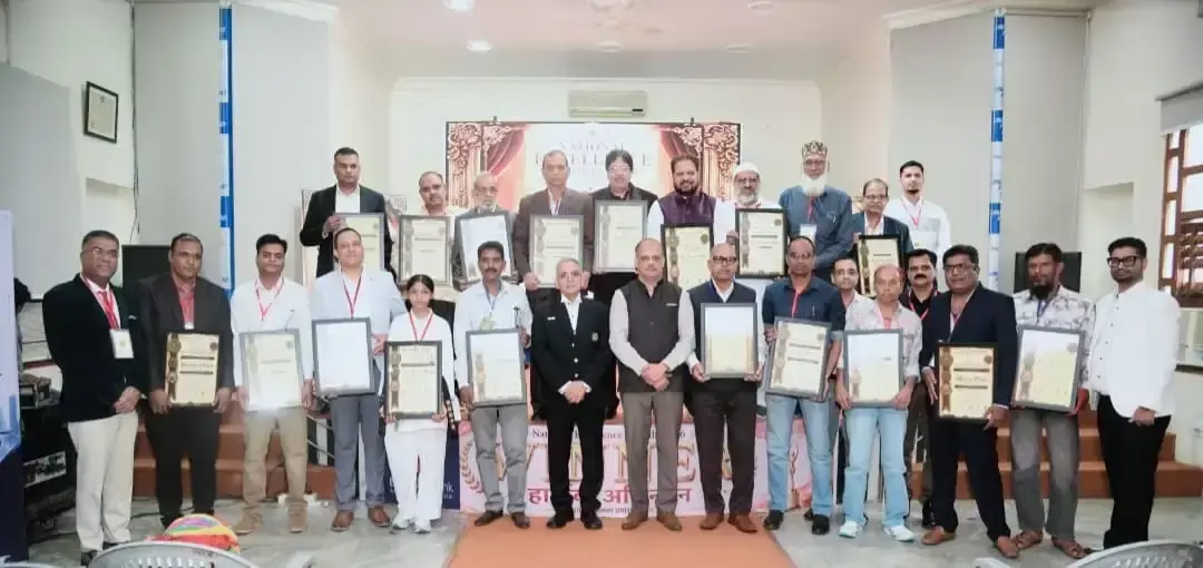Dungarpur: निशान-ए-खिदमत-ओ-कमाल सम्मान से नवाजे गए नूर मोहम्मद मकरानी Dungarpur: निशान-ए-खिदमत-ओ-कमाल सम्मान से नवाजे गए नूर मोहम्मद मकरानी