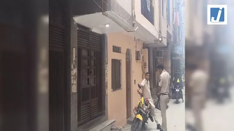 हत्याकांड: पुलिस का कांस्टेबल निकला कातिल, घरेलू विवाद में पत्नी को मारी थी गोली हत्याकांड: पुलिस का कांस्टेबल निकला कातिल, घरेलू विवाद में पत्नी को मारी थी गोली