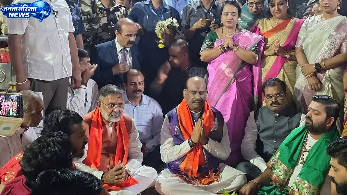 लोकसभा स्पीकर ओम बिरला ने त्र्यंबकेश्वर ज्योतिर्लिंग मंदिर में की पूजा लोकसभा स्पीकर ओम बिरला ने त्र्यंबकेश्वर ज्योतिर्लिंग मंदिर में की पूजा