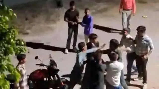 विवाह समारोह में जमकर मारपीट विवाह समारोह में जमकर मारपीट