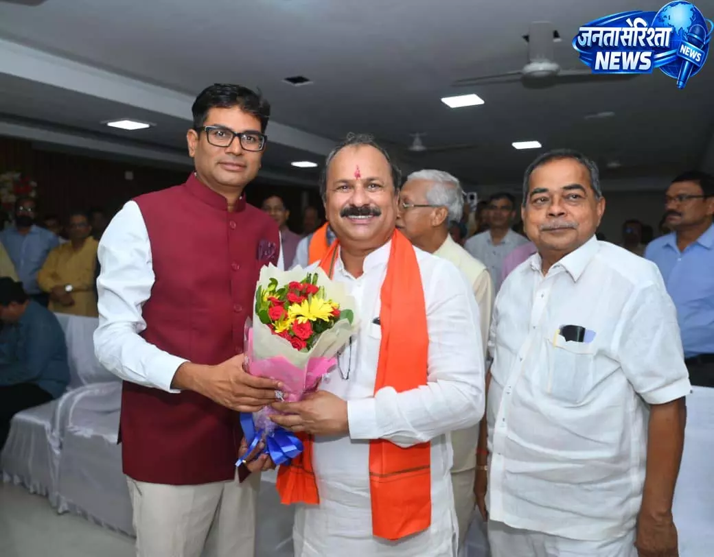 रायपुर विकास प्राधिकरण के नए उपाध्यक्ष डॉ. जय प्रकाश शर्मा ने संभाला पदभार रायपुर विकास प्राधिकरण के नए उपाध्यक्ष डॉ. जय प्रकाश शर्मा ने संभाला पदभार