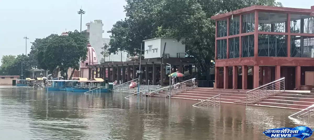 Muzaffarnagar, में बाढ़ का खतरा बढ़ा, शुकतीर्थ में गंगा उफान पर Muzaffarnagar, में बाढ़ का खतरा बढ़ा, शुकतीर्थ में गंगा उफान पर