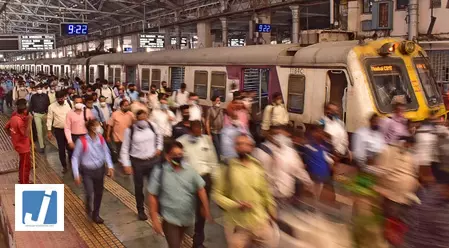 मुंबई : एसी लोकल में टिकट जांच विवाद मामले में पश्चिम रेलवे की जांच पूरी मुंबई : एसी लोकल में टिकट जांच विवाद मामले में पश्चिम रेलवे की जांच पूरी