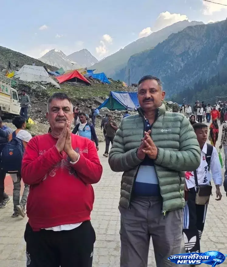 Amarnath यात्रा पर सपा-कांग्रेस नेताओं की जुगलबंदी, यूपी की राजनीति में चर्चा तेज Amarnath यात्रा पर सपा-कांग्रेस नेताओं की जुगलबंदी, यूपी की राजनीति में चर्चा तेज