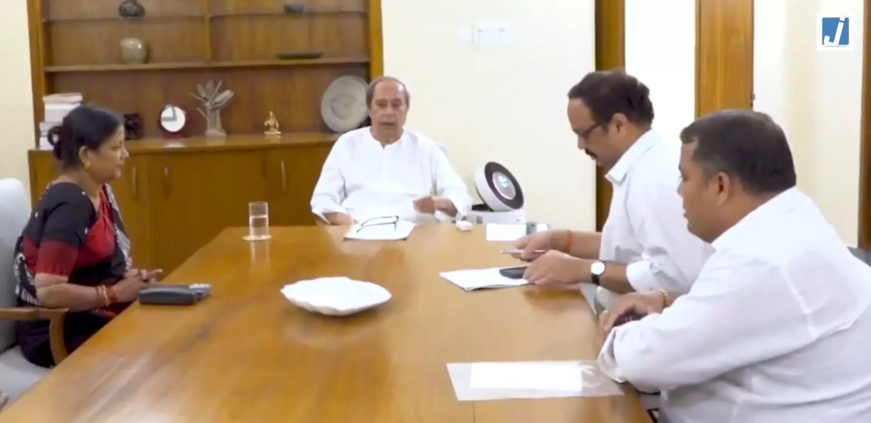 भुवनेश्वर में नवीन पटनायक ने BJD संसदीय दल की बैठक की अध्यक्षता की भुवनेश्वर में नवीन पटनायक ने BJD संसदीय दल की बैठक की अध्यक्षता की