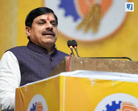 मध्य प्रदेश में यूसीसी के लिए गठित समिति ने प्रतिवेदन मुख्यमंत्री को सौंपा मध्य प्रदेश में यूसीसी के लिए गठित समिति ने प्रतिवेदन मुख्यमंत्री को सौंपा