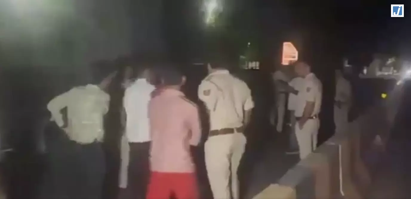 जन्मदिन के दिन ही पत्नी की गोली मारकर हत्या, पुलिस कॉन्स्टेबल फरार जन्मदिन के दिन ही पत्नी की गोली मारकर हत्या, पुलिस कॉन्स्टेबल फरार