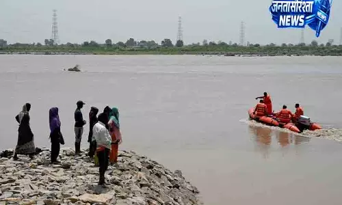 Delhi यमुना में बह गए 4 मासूम, रेस्क्यू ऑपरेशन जारी Delhi यमुना में बह गए 4 मासूम, रेस्क्यू ऑपरेशन जारी