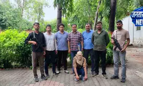 Delhi कारोबारी को धमकी देने के मामले में नाबालिग गिरफ्तार Delhi कारोबारी को धमकी देने के मामले में नाबालिग गिरफ्तार