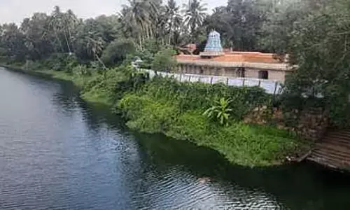 थमिरावरुनी नदी पर पार्क निर्माण का विरोध, सोशल एक्टिविस्ट ने कलेक्टर से लगाई रोक लगाने की मांग थमिरावरुनी नदी पर पार्क निर्माण का विरोध, सोशल एक्टिविस्ट ने कलेक्टर से लगाई रोक लगाने की मांग