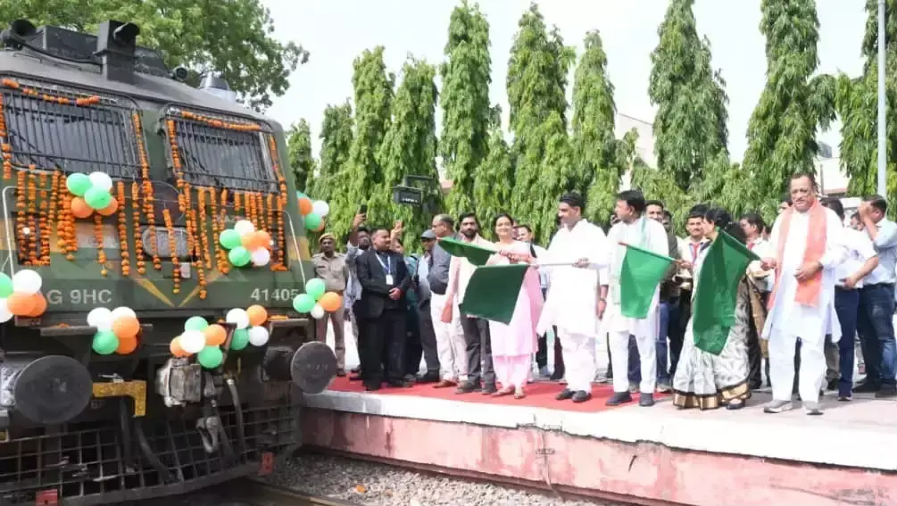 Jaipur: देवस्थान मंत्री ने दिखाई हरी झंडी, रामेश्वरम-मदुरै के लिए चली विशेष ट्रेन