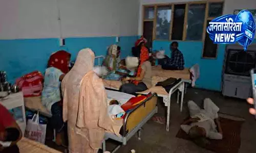 Karnal अस्पताल में पावर बैकअप फेल, मरीज परेशान Karnal अस्पताल में पावर बैकअप फेल, मरीज परेशान
