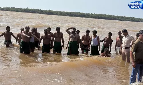 Karnataka : अलमट्टी बांध में घटा पानी, नहरों के लिए किसानों का प्रदर्शन