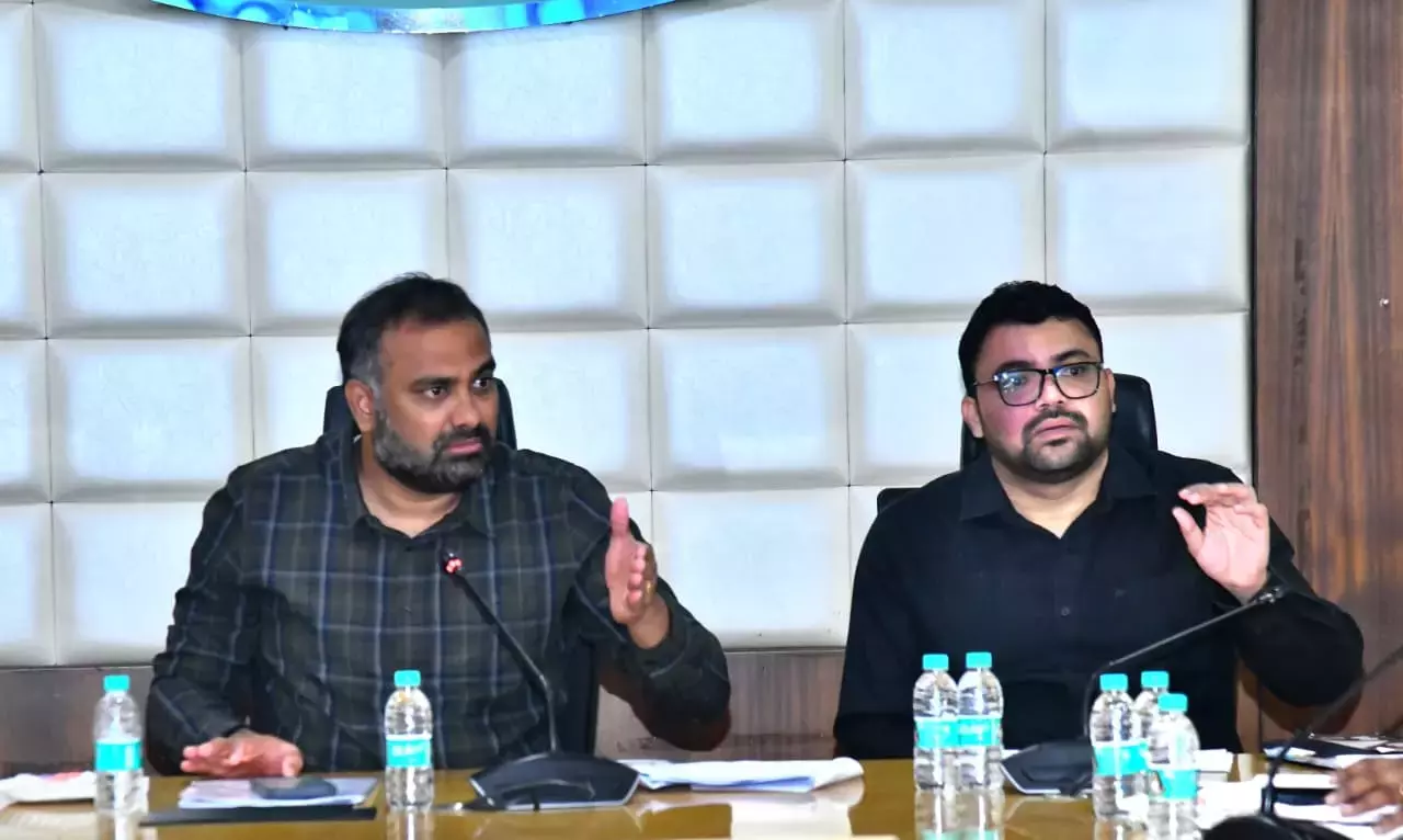 Hyderabad में वोटर लिस्ट में सुधार के बारे में वोटरों को अलर्ट करने के लिए ढोल-नगाड़ों का इस्तेमाल