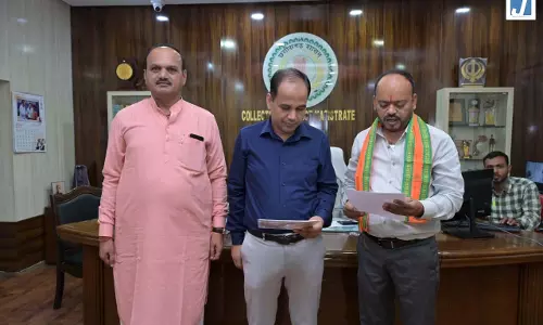 रायपुर कलेक्टर ने नव नामांकित पार्षद एल्डरमेन को दिलवायी पद की शपथ