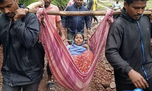 Mumbai : 80 किमी दूर गर्भवती महिला को कपड़े की स्लिंग से पहुंचाया अस्पताल Mumbai : 80 किमी दूर गर्भवती महिला को कपड़े की स्लिंग से पहुंचाया अस्पताल