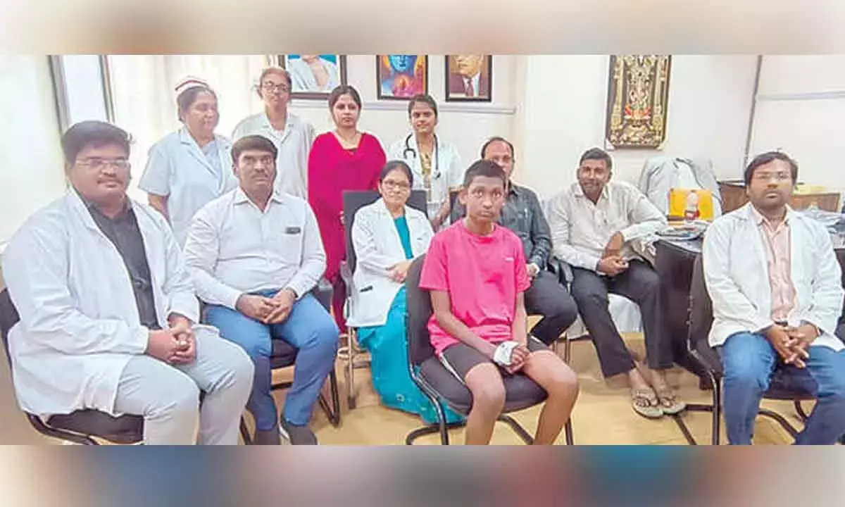 Andhra: GGH के डॉक्टर गंभीर बीमारियों का इलाज करते हैं Andhra: GGH के डॉक्टर गंभीर बीमारियों का इलाज करते हैं