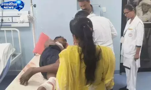 Bihar : जमीन विवाद में फायरिंग, युवक के पैर में लगी गोली Bihar : जमीन विवाद में फायरिंग, युवक के पैर में लगी गोली