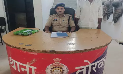व्यापारी से मारपीट और पैसे मांगने वाला आदतन बदमाश गिरफ्तार व्यापारी से मारपीट और पैसे मांगने वाला आदतन बदमाश गिरफ्तार