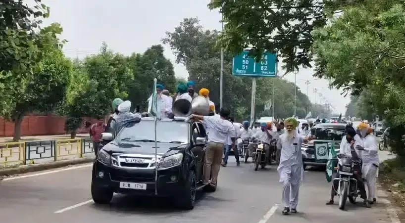 Chandigarh: भारत-अमेरिका ट्रेड डील के विरोध में चंडीगढ़ में किसानों की बाइक रैली Chandigarh: भारत-अमेरिका ट्रेड डील के विरोध में चंडीगढ़ में किसानों की बाइक रैली