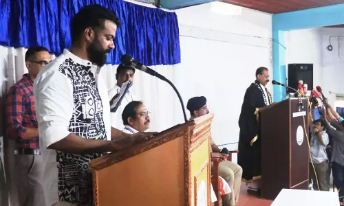 kerala: सुगाथन ने जेल के अंदर शपथ ली; मेयर ने दिलाई शपथ kerala: सुगाथन ने जेल के अंदर शपथ ली; मेयर ने दिलाई शपथ