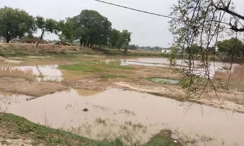 करोड़ों की योजना, फिर भी अमृत सरोवर की हालत खराब करोड़ों की योजना, फिर भी अमृत सरोवर की हालत खराब