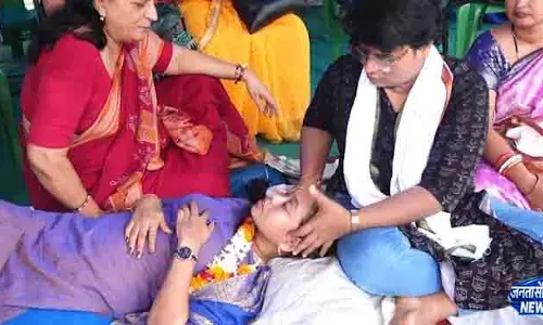 Bhubaneswar अनशन के दौरान अस्पताल में भर्ती सरपंच चमेली ओझा Bhubaneswar अनशन के दौरान अस्पताल में भर्ती सरपंच चमेली ओझा