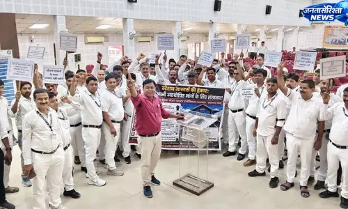 आगरा स्टेशन पर स्टेशन मास्टर से मारपीट मामला गरमाया, NCRES ने दी बड़े आंदोलन की चेतावनी आगरा स्टेशन पर स्टेशन मास्टर से मारपीट मामला गरमाया, NCRES ने दी बड़े आंदोलन की चेतावनी