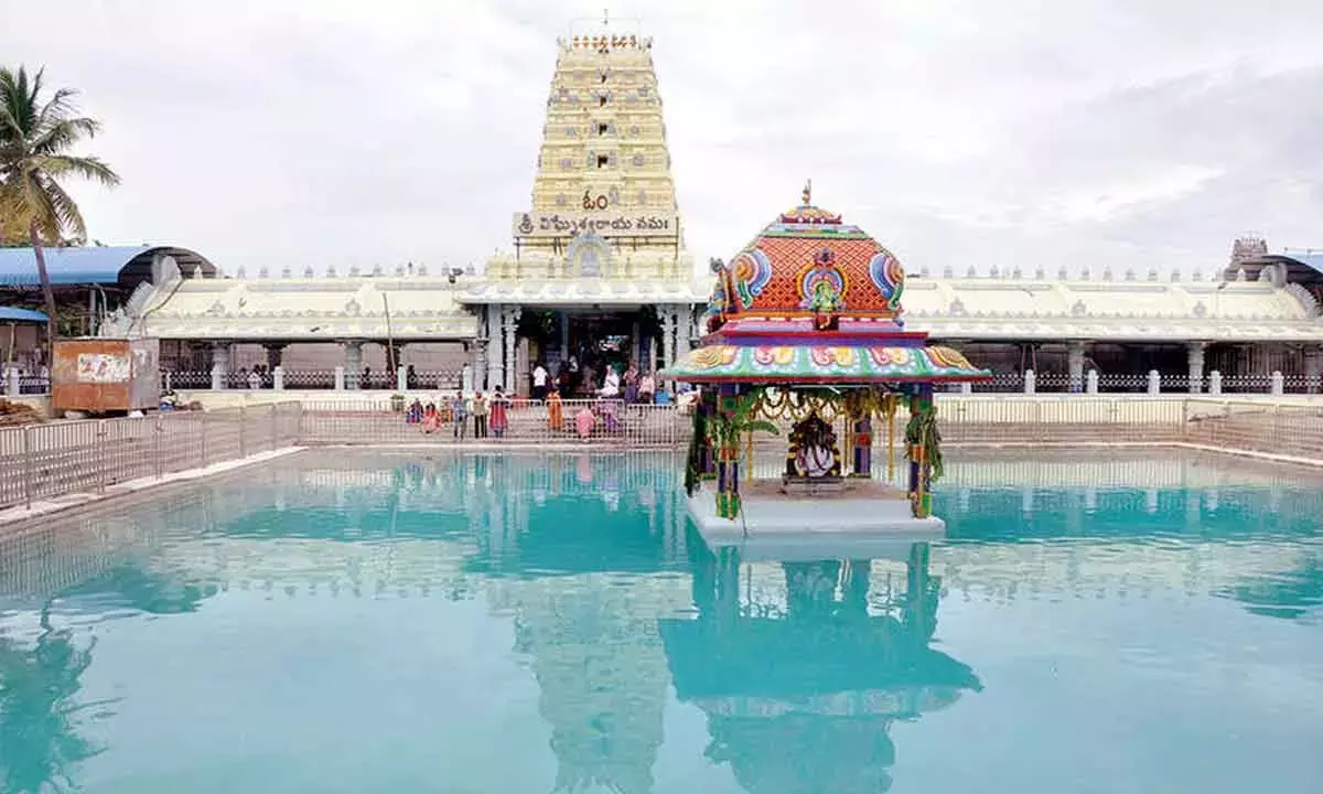 Andhra: कनिपाकम मंदिर में जल्द ही 23 करोड़ रुपये की लागत वाला कतार परिसर बनेगा Andhra: कनिपाकम मंदिर में जल्द ही 23 करोड़ रुपये की लागत वाला कतार परिसर बनेगा